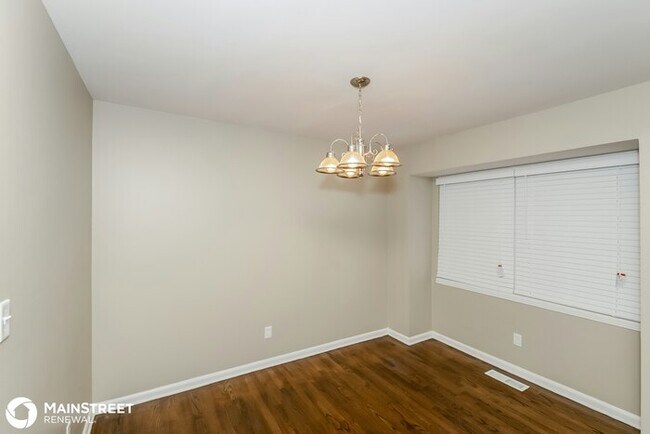 Building Photo - 1316 Falcon Dr