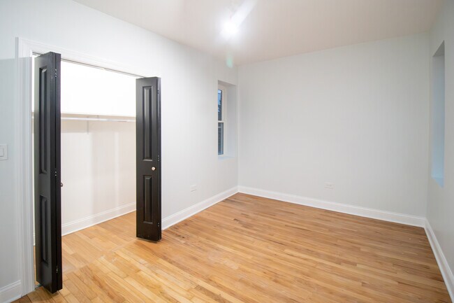 Foto del edificio - 651 E Groveland Park