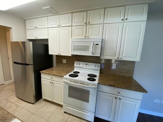 Building Photo - 7410 Brookdale Dr