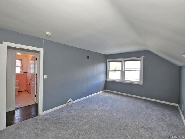 Building Photo - 295 Gainsborg Ave E