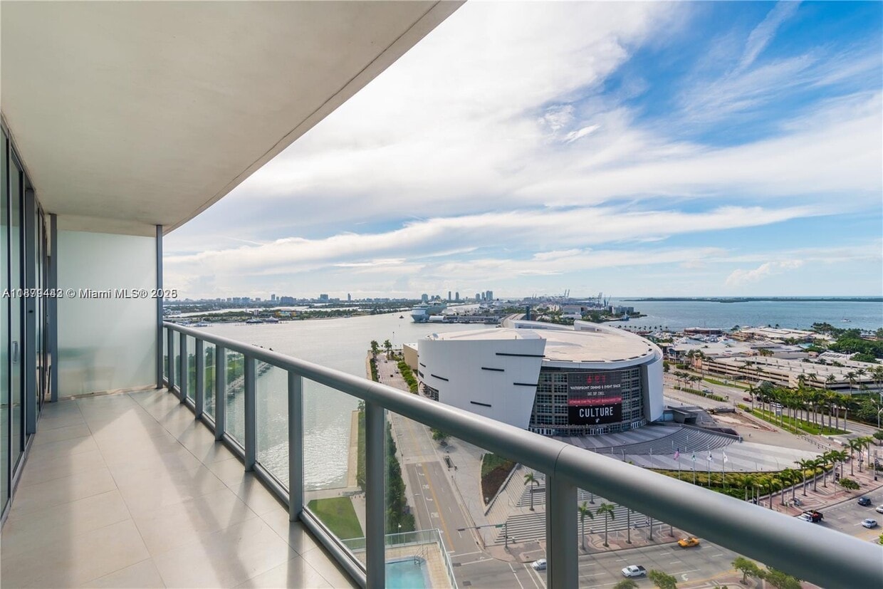 Foto principal - 888 Biscayne Blvd
