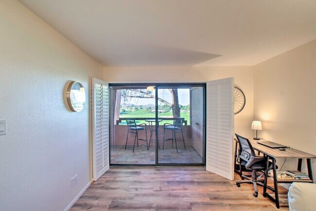 Foto del edificio - 4303 E Cactus Rd