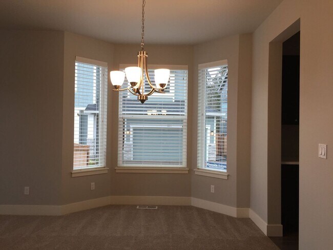 Building Photo - Beautiful 4 BD* 3.5 BA* Single Family Home...