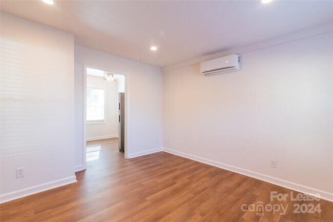 Foto del edificio - 933 Cantwell St