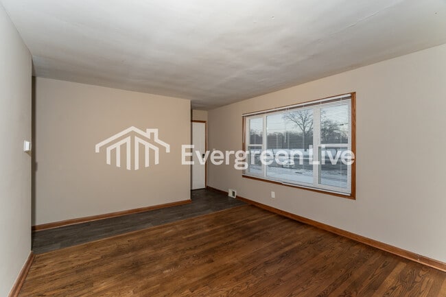 Building Photo - 4806 W Hampton Ave