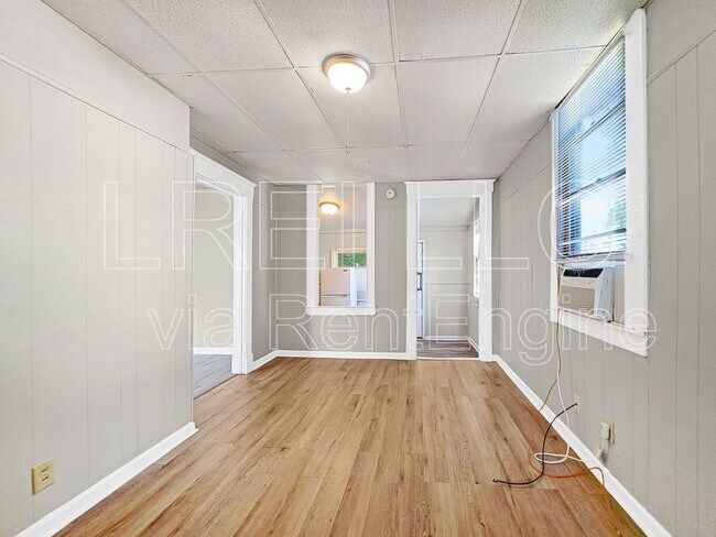Foto del edificio - 1709 W Gaulbert Ave