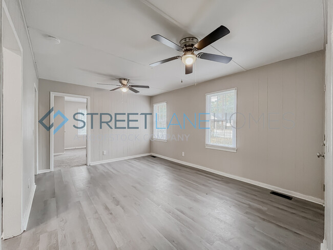 Building Photo - NOW OFFERING $250 OFF FIRST FULL MONTH IF ...