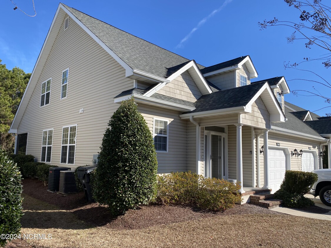 Primary Photo - 536 Village Green Dr