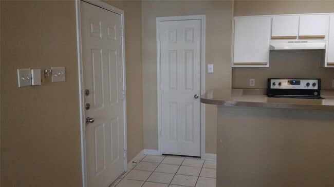 Building Photo - 1330 Old Spanish Trl