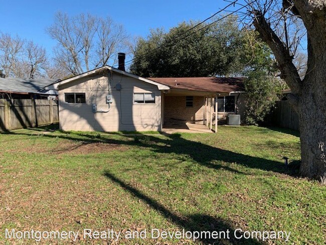Building Photo - 3 br, 1.5 bath House - 3890 Ella Street