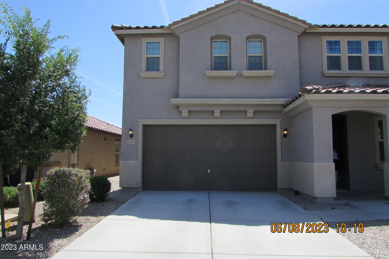 Foto principal - 18311 N Russell Dr