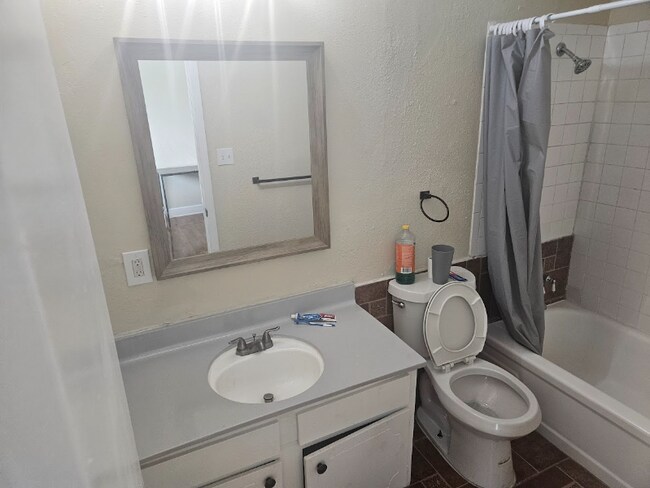 Foto del edificio - 12206 Northwood Forest Dr