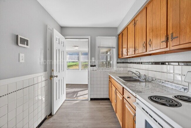 Foto del edificio - 1214 Forest Home Dr