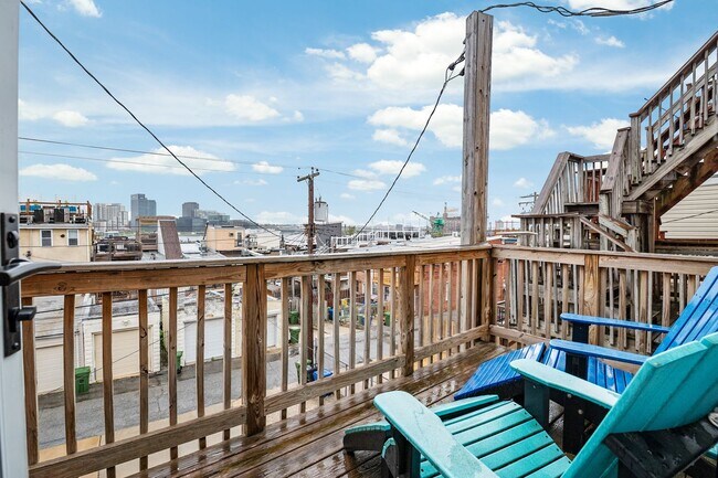 Foto del edificio - Gorgeous renovated home in Riverside Neigh...