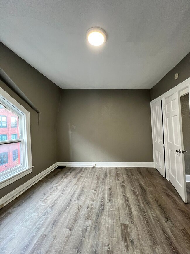 Building Photo - 731 N 8th St