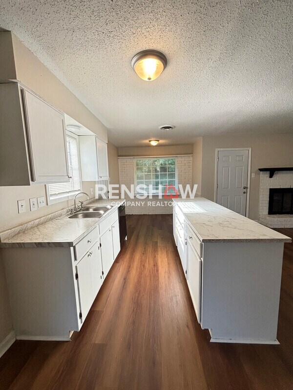 Building Photo - 3145 Maple Hill Dr