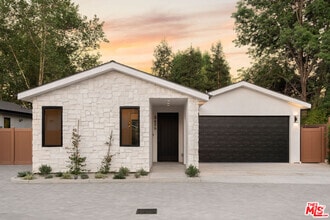 Building Photo - 5656 Winnetka Ave