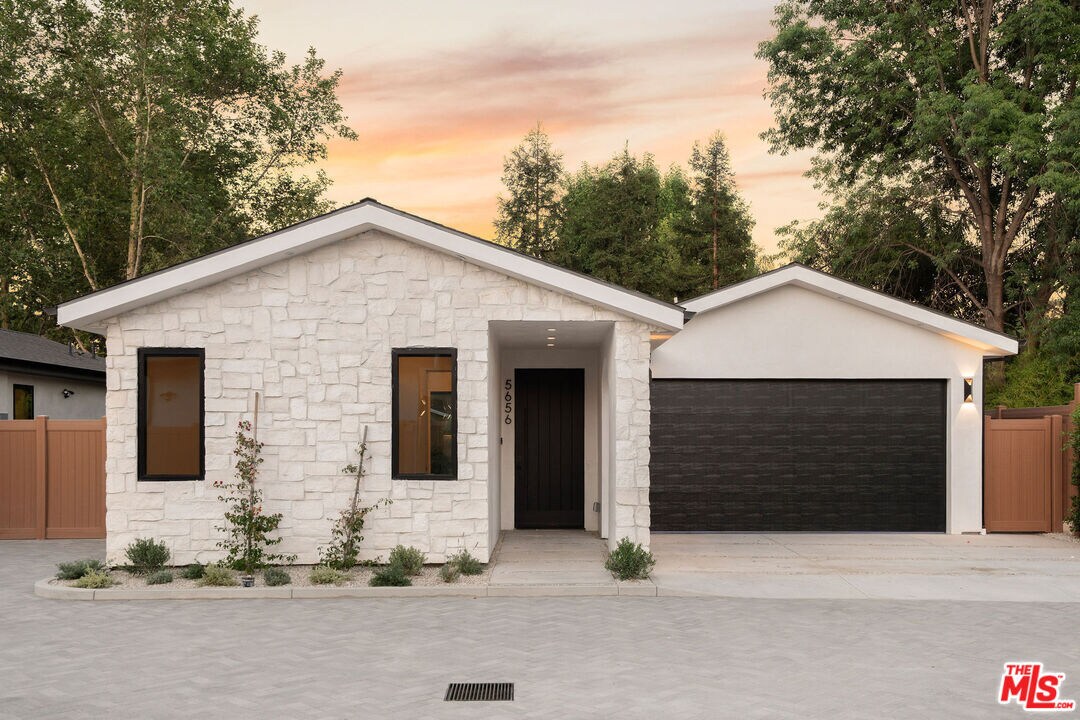 Foto principal - 5656 Winnetka Ave