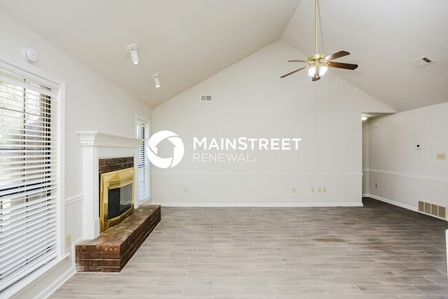 Foto del edificio - 5565 Liberty Ridge Cove