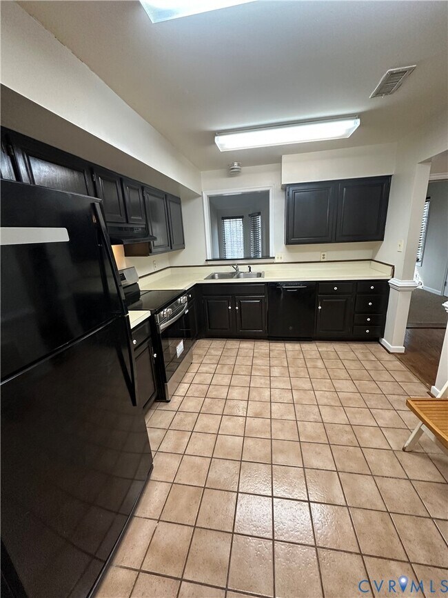 Foto del edificio - 4027 Bush Lake Pl