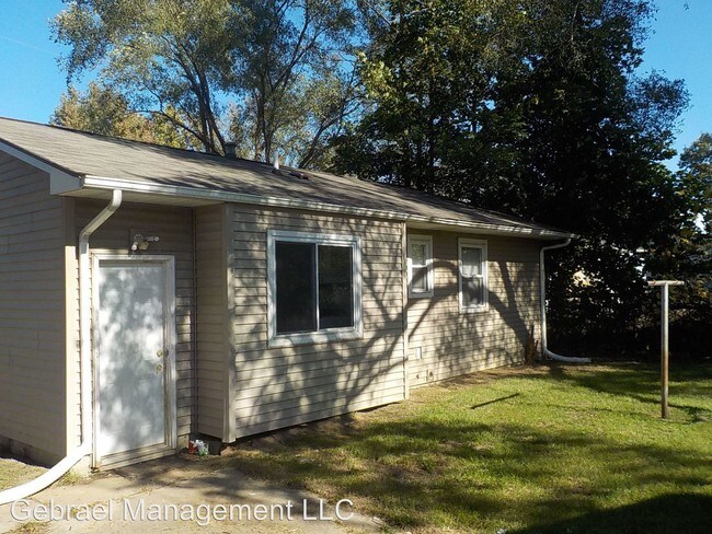 Building Photo - 2710 E Pierson Rd