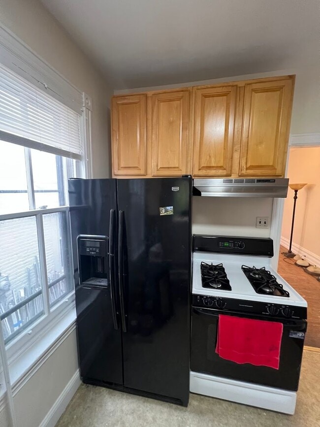 Building Photo - Spacious 5 Bedroom/ 2 Bath House for Rent