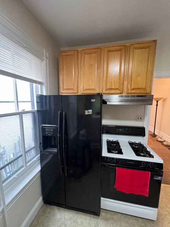 Foto del edificio - Spacious 5 Bedroom/ 2 Bath House for Rent