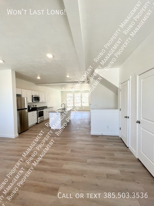 Building Photo - 3 Bedroom/2.5 Bathroom Townhome in Eagle M...