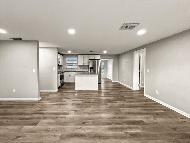 Foto del edificio - Coastal Waterfront Living in Apollo Beach – 3 Bed | 2 Bath