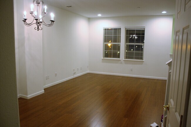Living room - 528 Adeline Ave