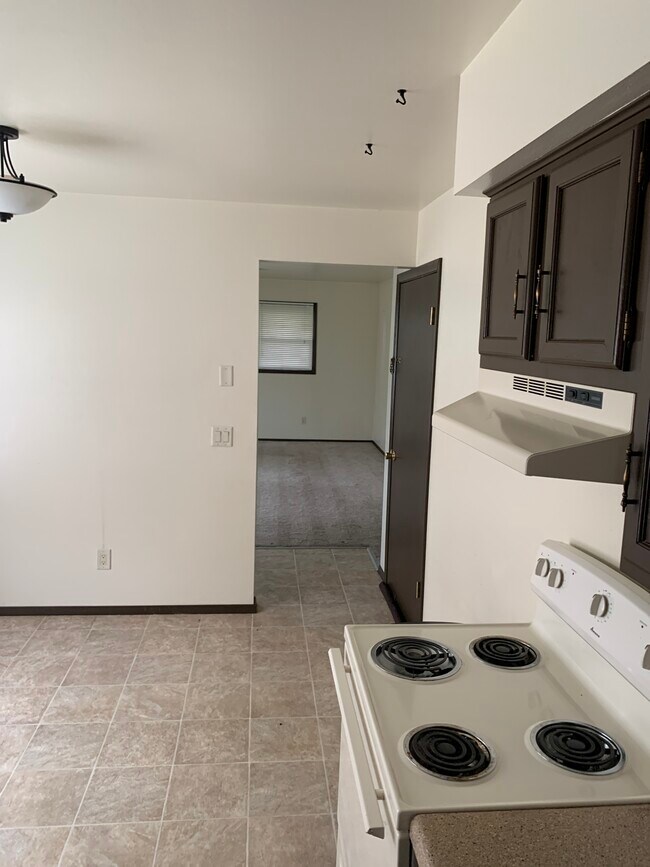 Kitchen - 210 S Wright Rd