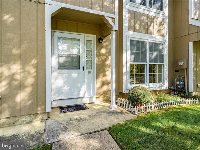 Foto del edificio - 18 Pond View Dr