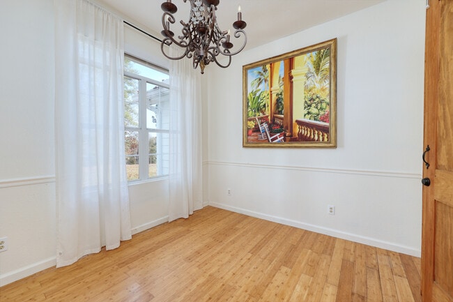 Foto del edificio - 1335 Maplebrook Dr