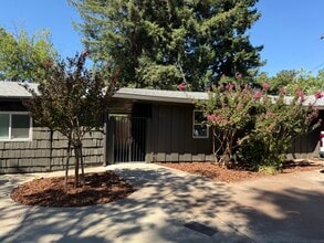 Building Photo - 3099 Laurel Dr