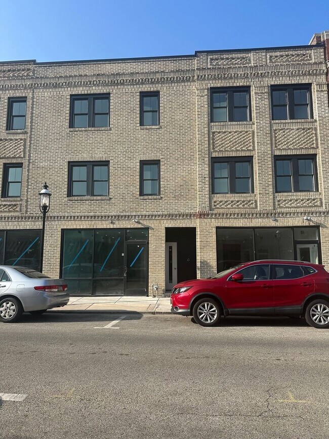 Building Photo - 729 West Ave