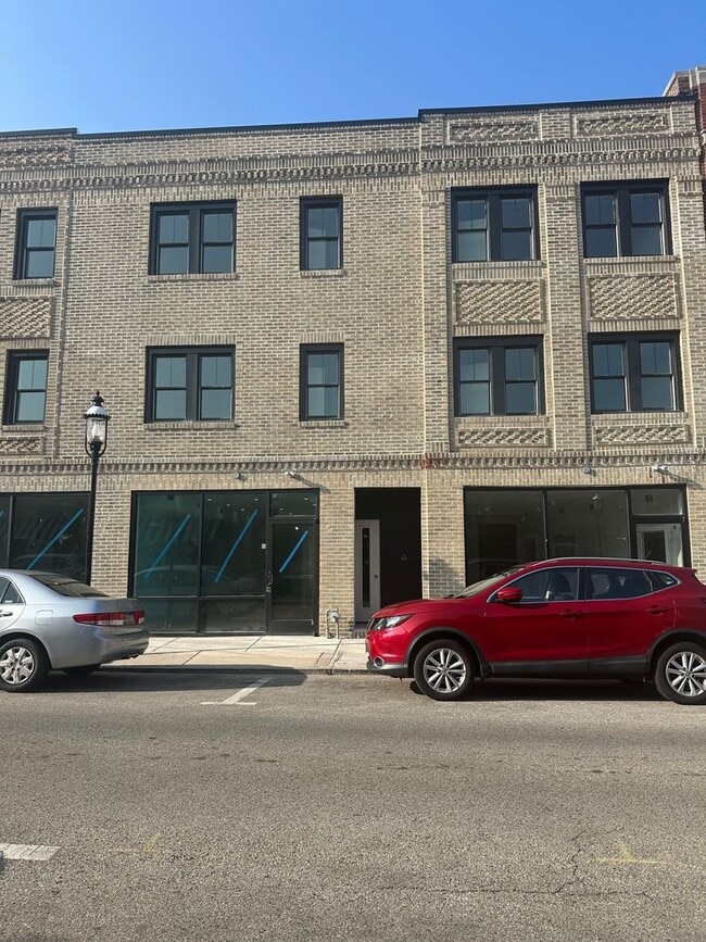 Building Photo - 729 West Ave