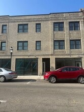 Building Photo - 729 West Ave