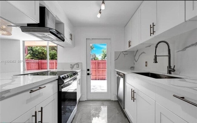 Building Photo - 20010 SW 123rd Dr