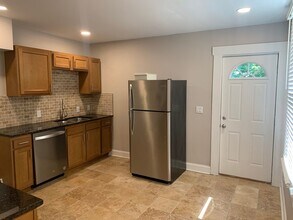 Building Photo - 142-144-144 W Norwich Ave