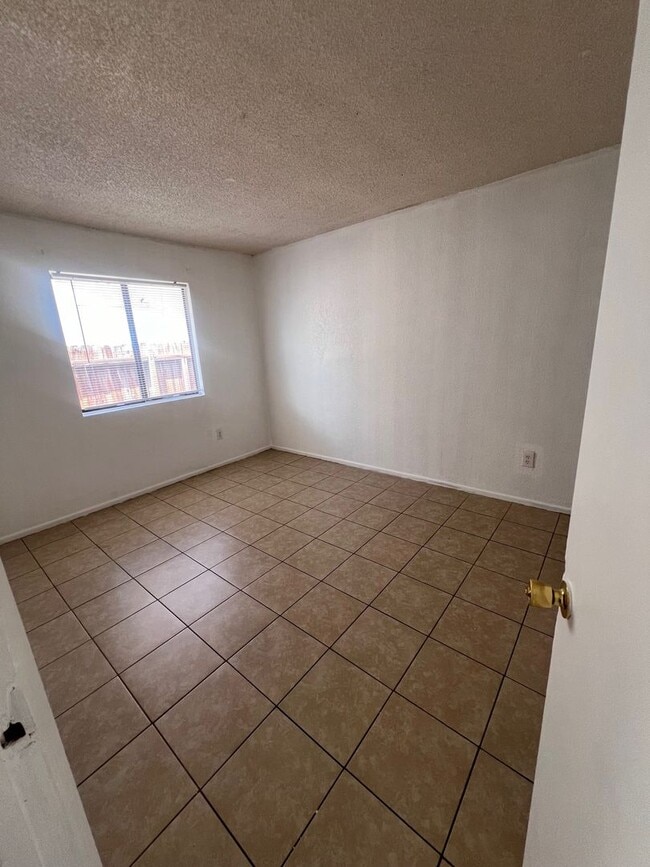 Foto del edificio - 2-Bedroom Apartment in Desert Hot Springs,...