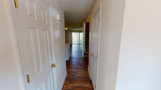 Building Photo - 7100 Country Club Dr