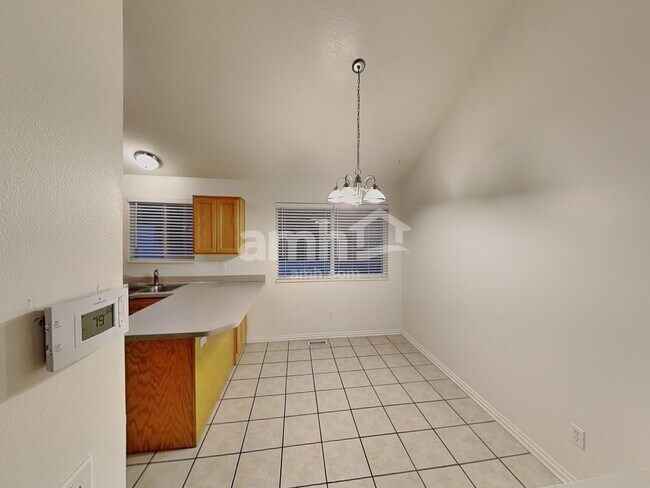 Foto del edificio - 1454 Fowler Ave