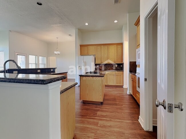 Foto del edificio - 7722 Heron Lakes Dr