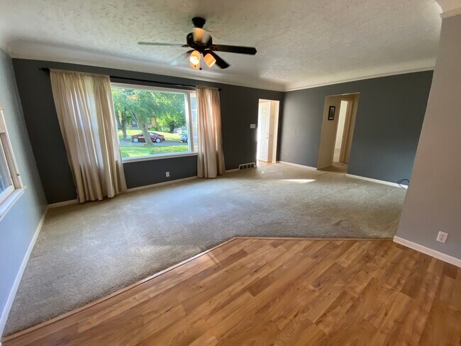 Foto del edificio - 5921 Forest Ave