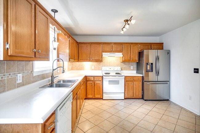 Building Photo - 1105 McDonough Cir