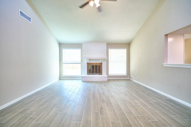 Foto del edificio - 7214 Westbranch Dr