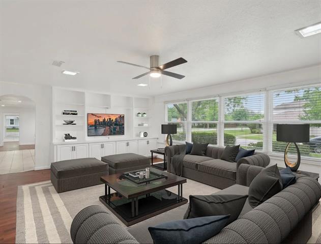 Foto del edificio - 3817 Trail Lake Dr
