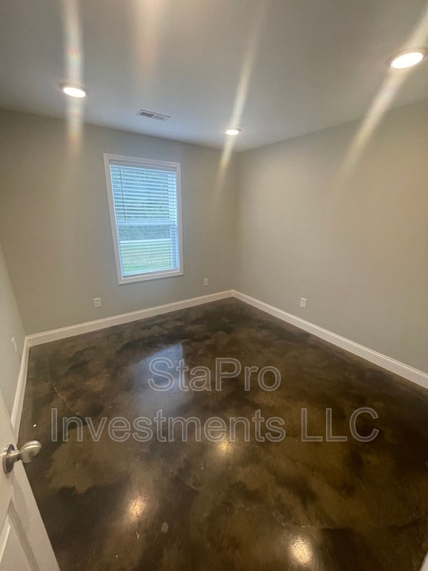 Foto del edificio - 65 McMurtry Rd