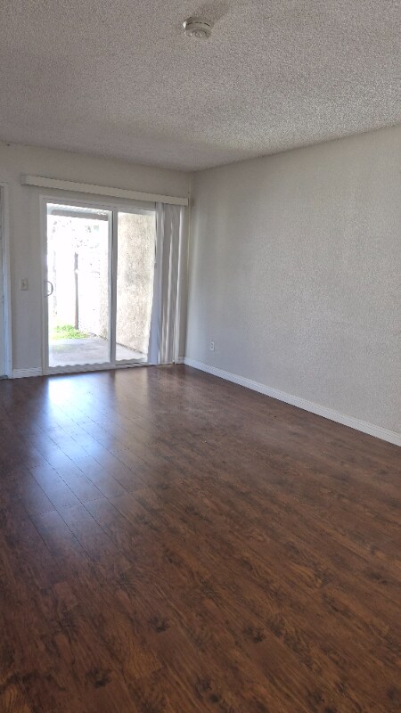 Foto del edificio - 1856 E 5th St