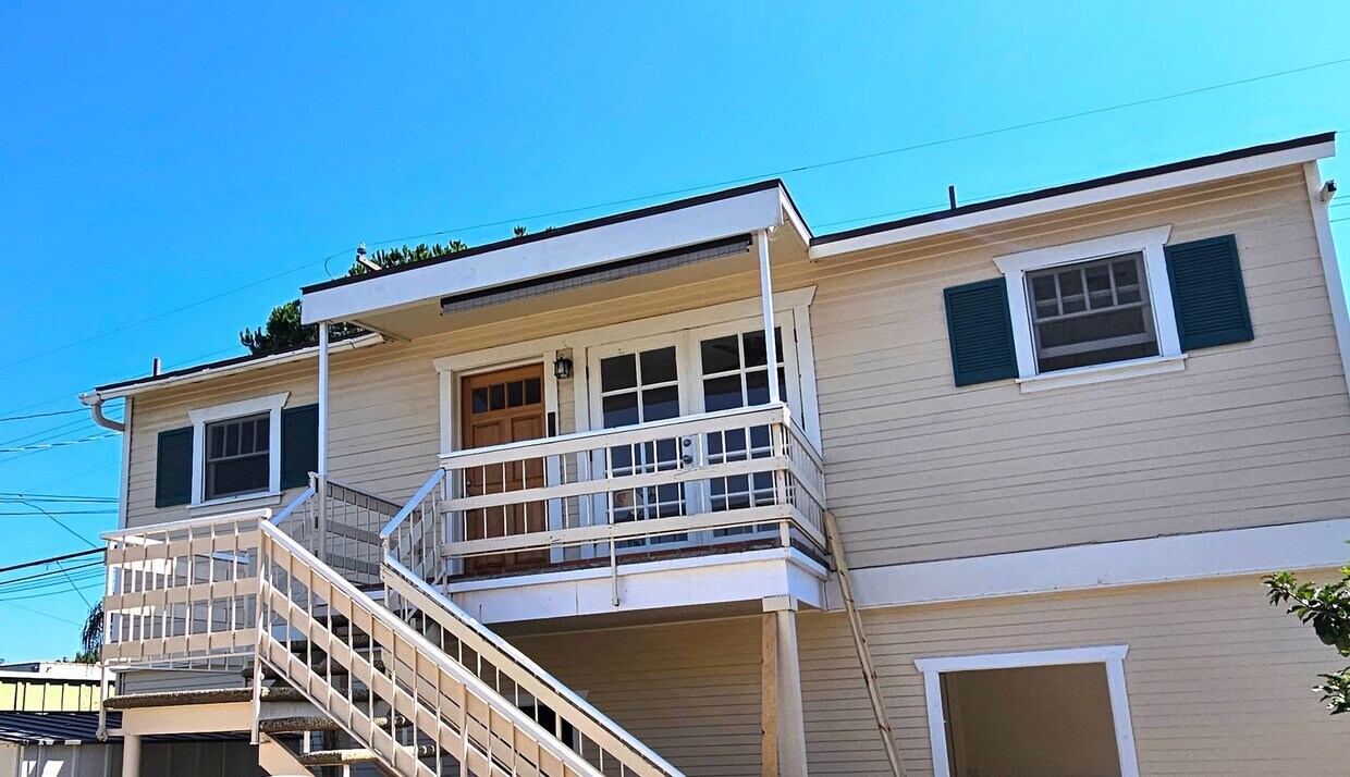 Foto principal - 3734 1/2 FALCON AVENUE